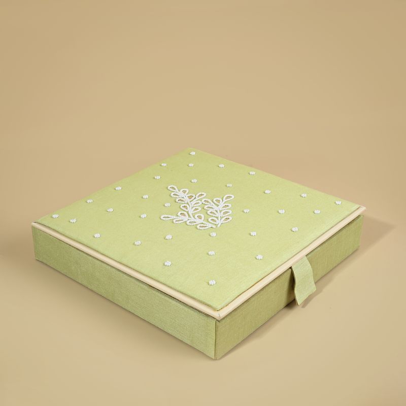 Pearl Dot Gift Box