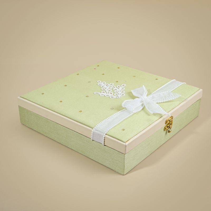 Ribbon-Tied Favour Box